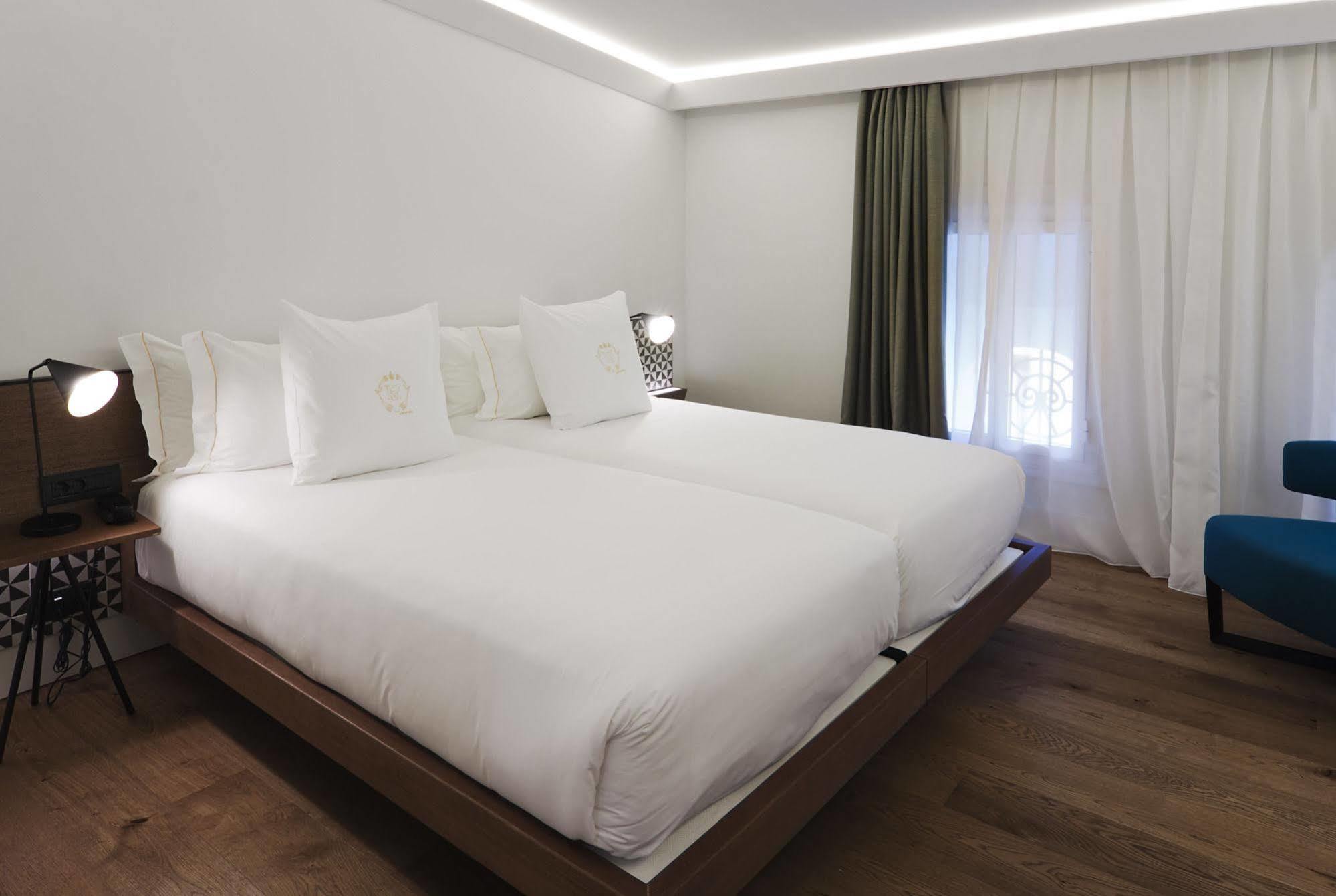 One Shot Reina Victoria Hotell Valencia Exteriör bild